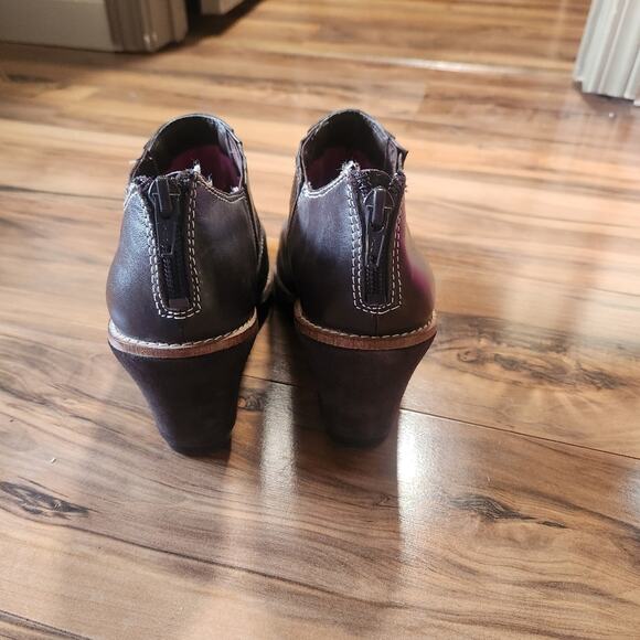 Hush Puppy Leather Wedge Booties Size 8 - Picture 4 of 5